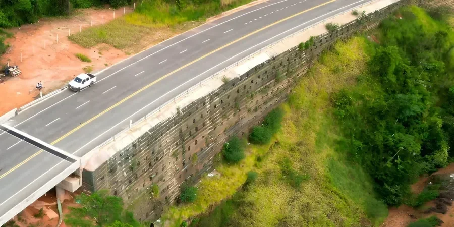 Illustrative image of MSE (Mechanically Stabilized Earth) wall design in Derby